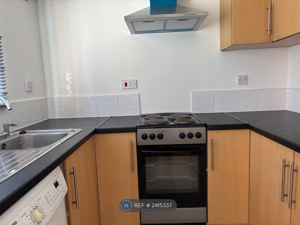 Property photo 2 of 8 Kitchen
