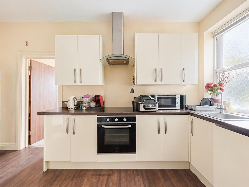 Property photo 2 of 16 Kitchen