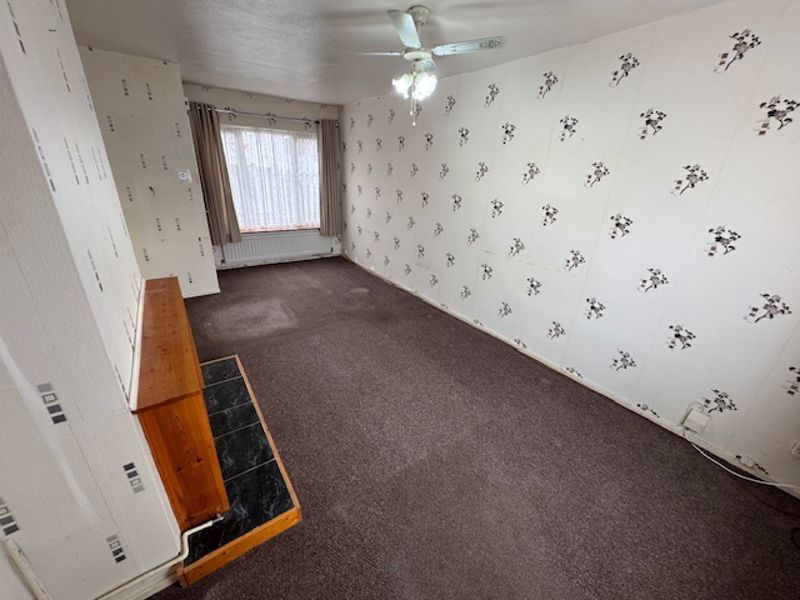 Property photo 3 of 19 Lounge