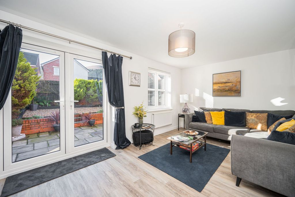 Property photo 3 of 44