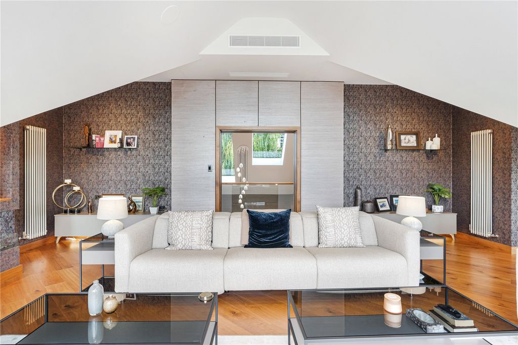 Property photo 3 of 27 Picture No. 05