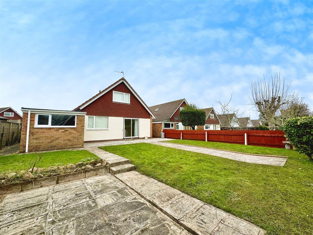 Property photo 1 of 24 39 Castle Lea