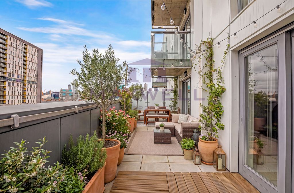 Property photo 1 of 9 For Sale - 1 Bed In London, E14