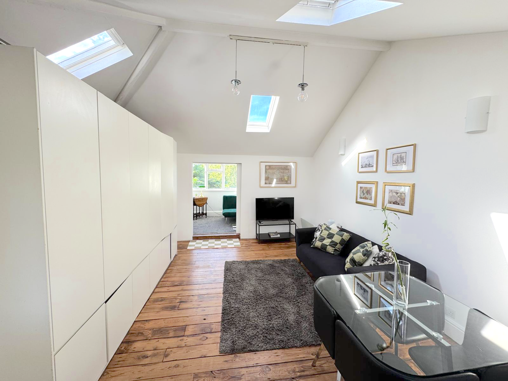 Property photo 2 of 23