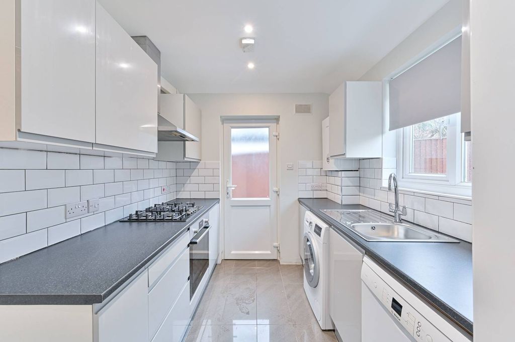 Property photo 3 of 23