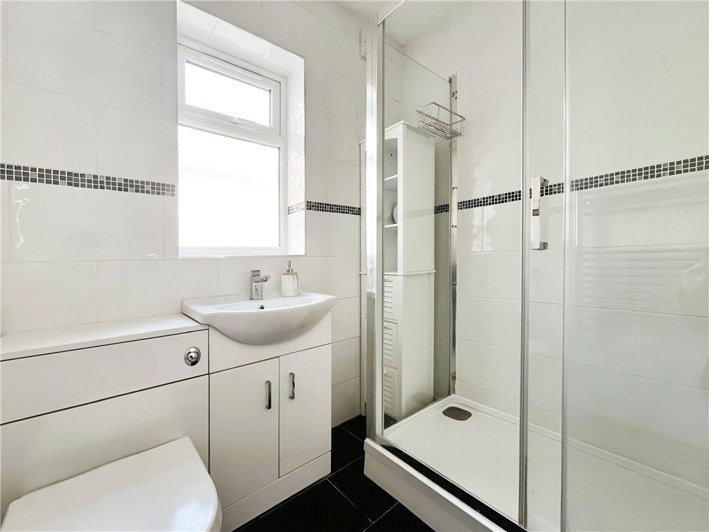 Property photo 3 of 9 Bathroom