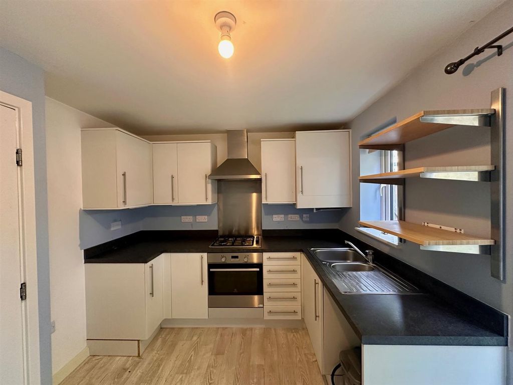 Property photo 2 of 21 Kitchen/Dining Room