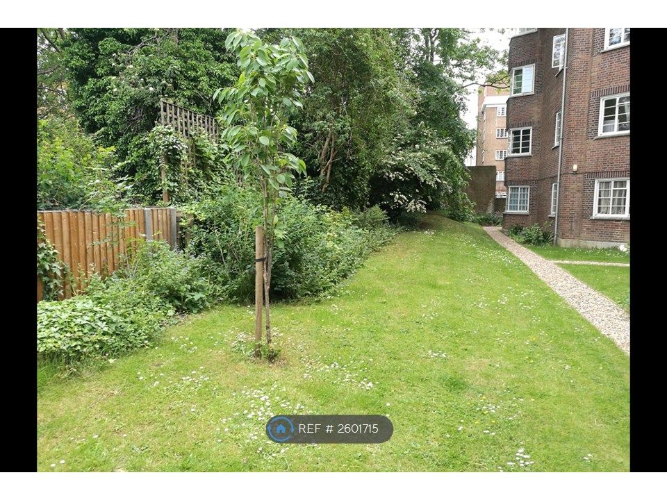 Property photo 3 of 8 Communal Garden