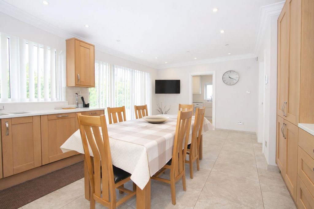 Property photo 3 of 17 Din.Jpg