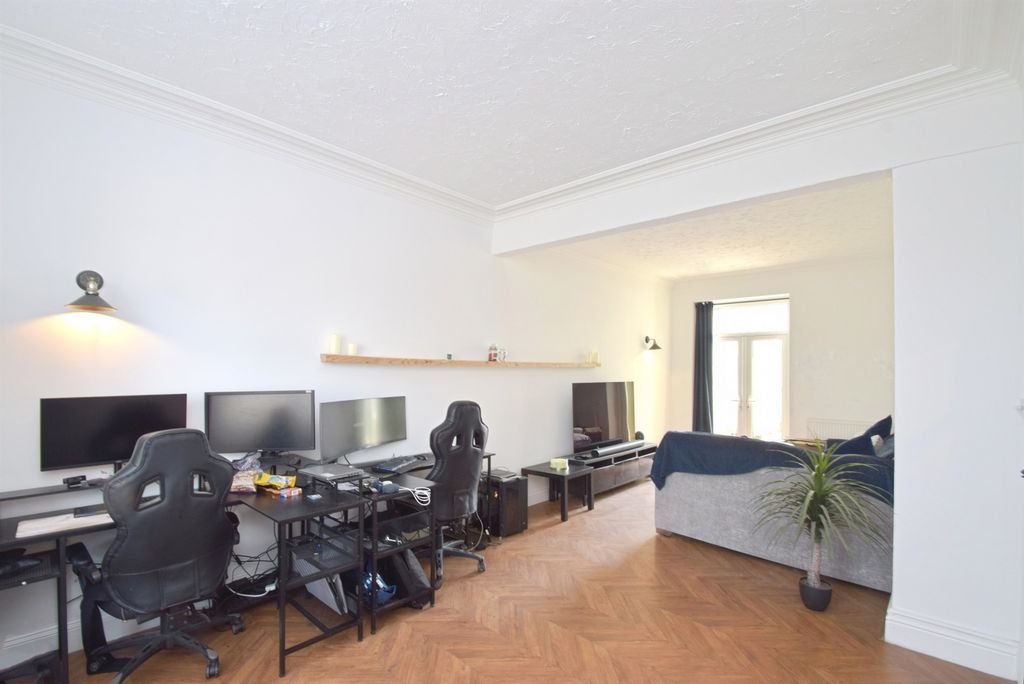 Property photo 2 of 20