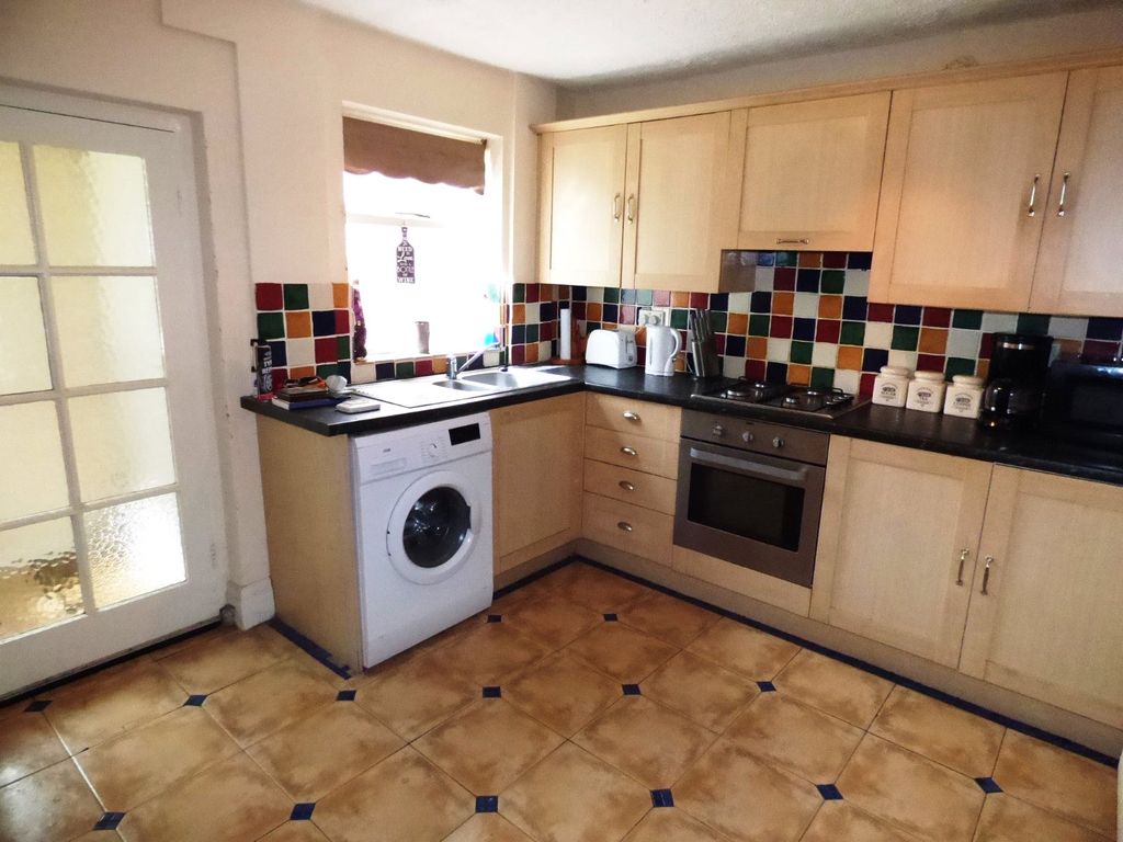 Property photo 2 of 7 Kitchen