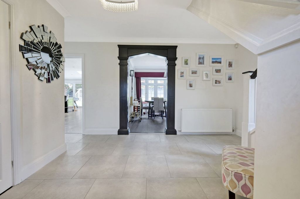 Property photo 3 of 32