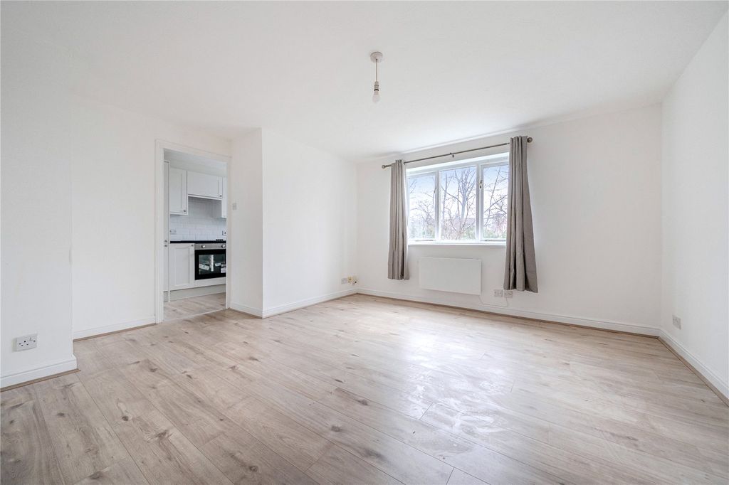 Property photo 1 of 16 Picture No. 10