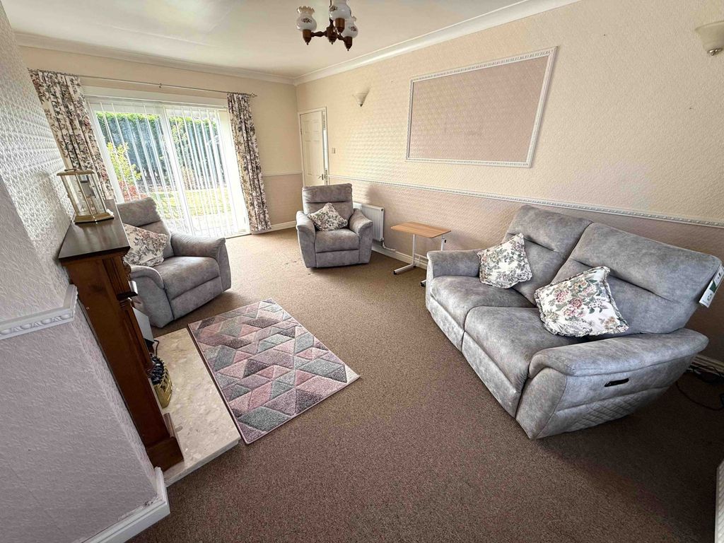 Property photo 2 of 14 Lounge