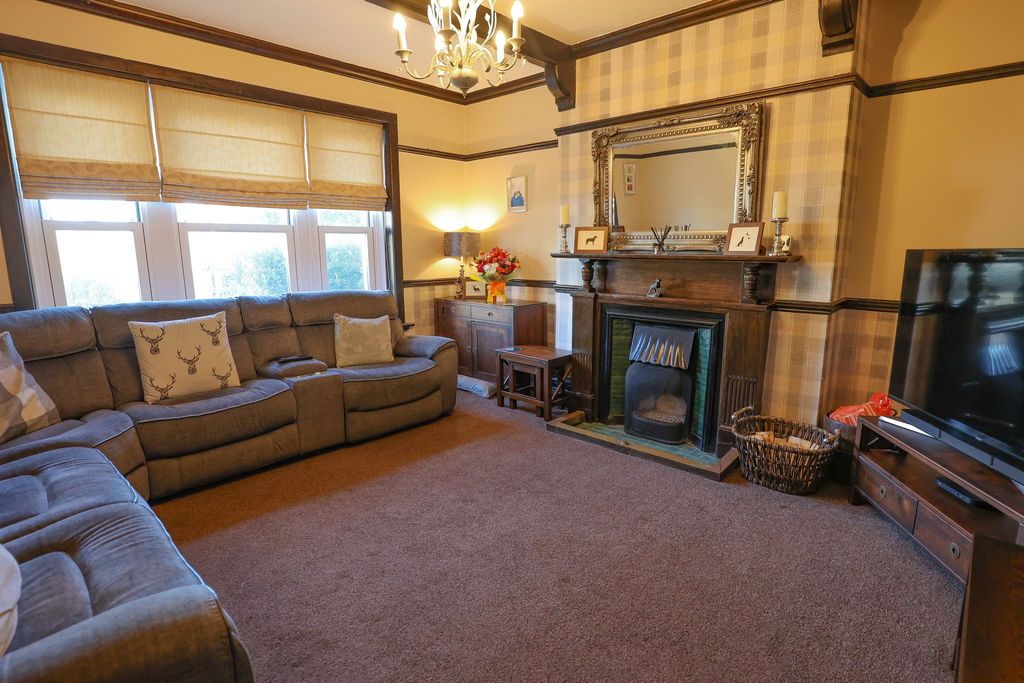 Property photo 3 of 21