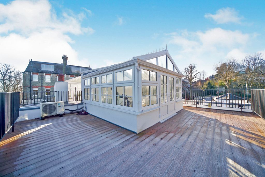 Property photo 2 of 18 12 Squires Mount, Hampstead, London, Nw3 1Ed