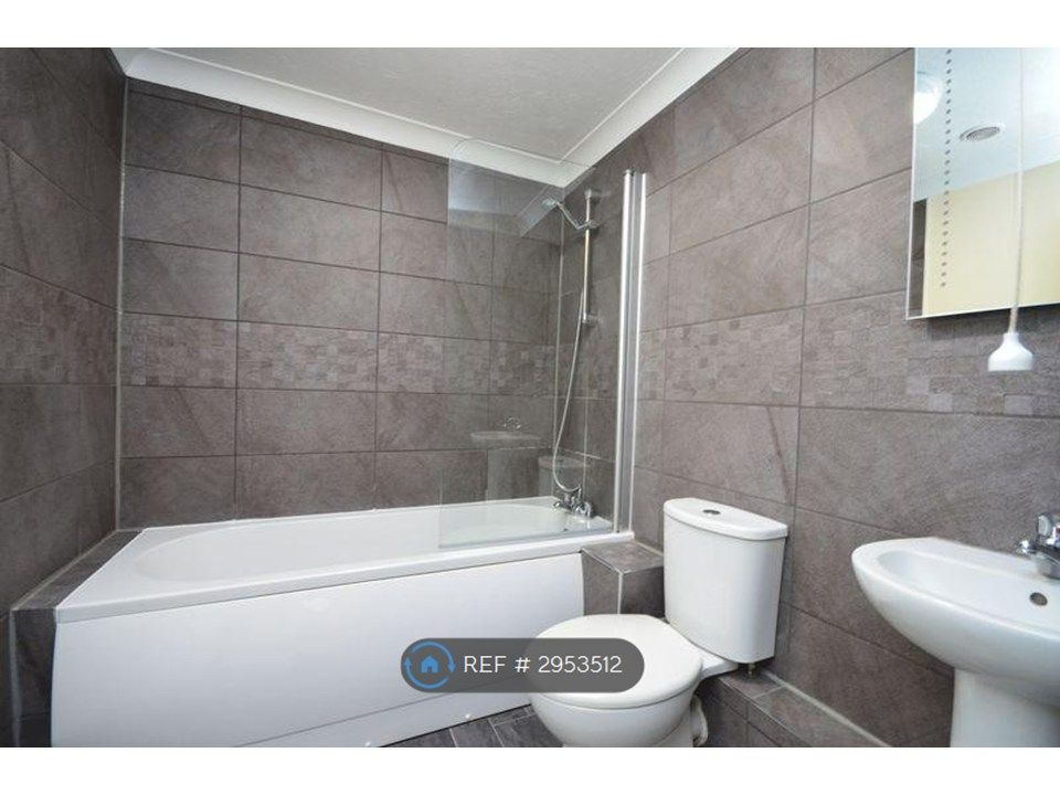 Property photo 3 of 10 Bathroom