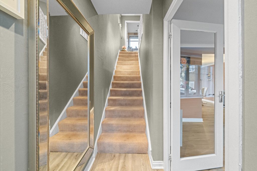 Property photo 3 of 34