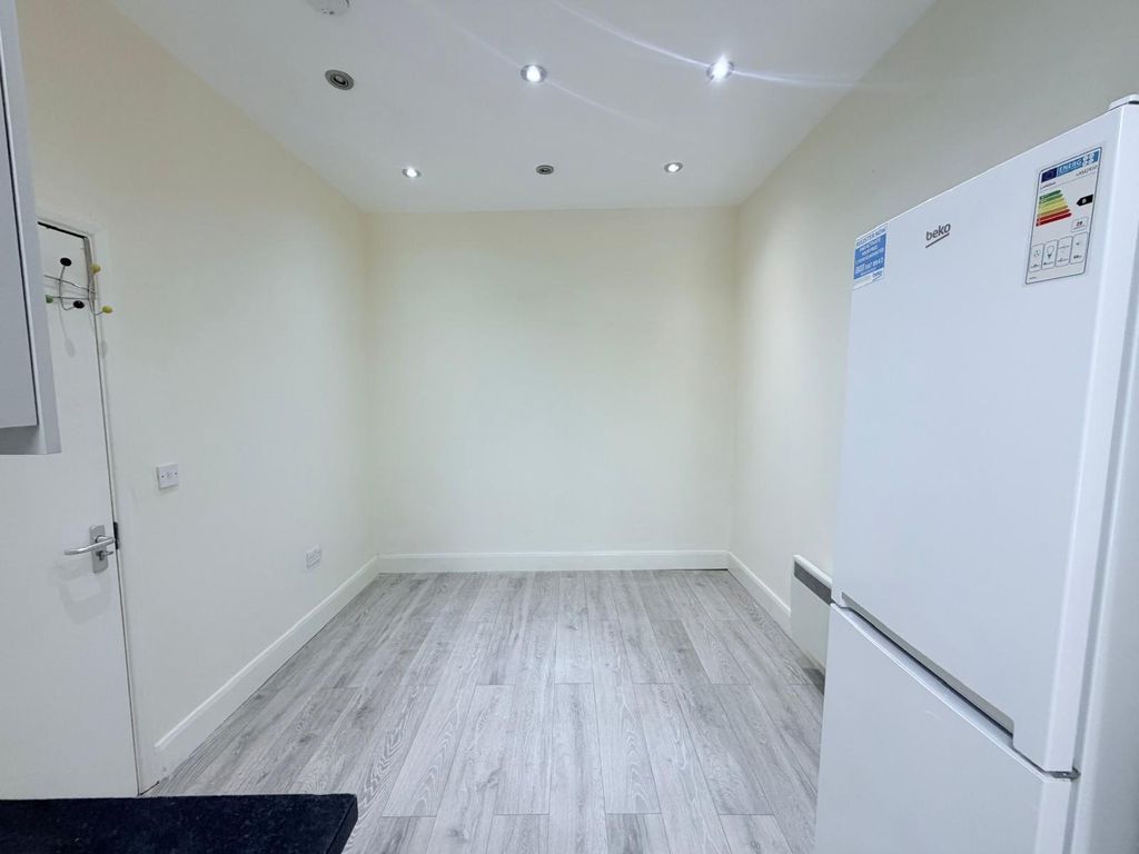 Property photo 2 of 4 Living Room