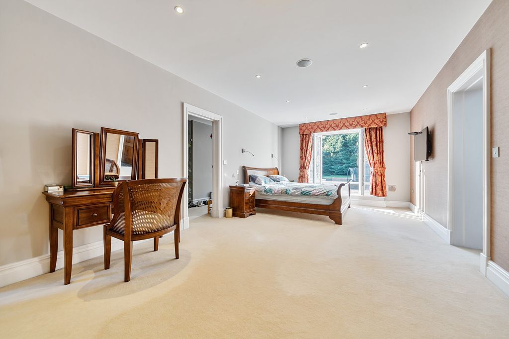 Property photo 3 of 27