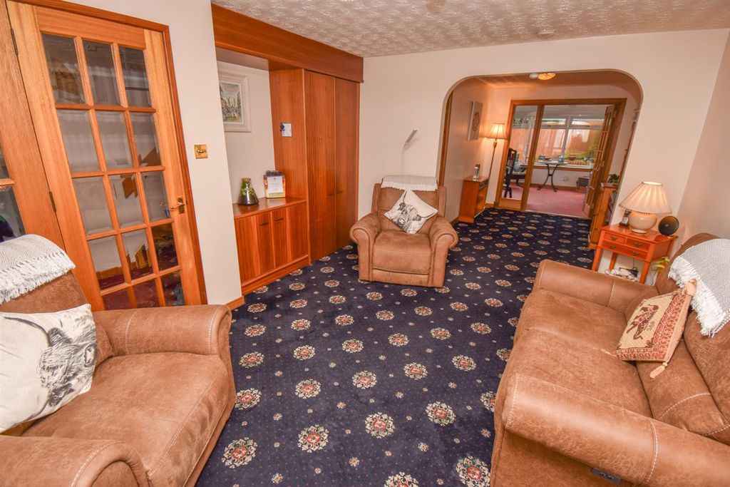 Property photo 3 of 23 Lounge Area