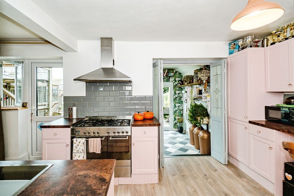 Property photo 3 of 22 Pbox-Img.Jpg