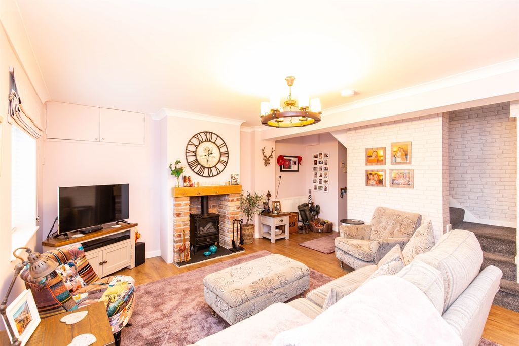 Property photo 2 of 20