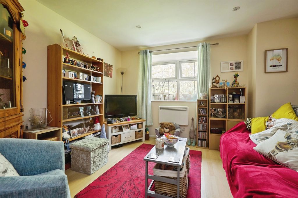 Property photo 3 of 7