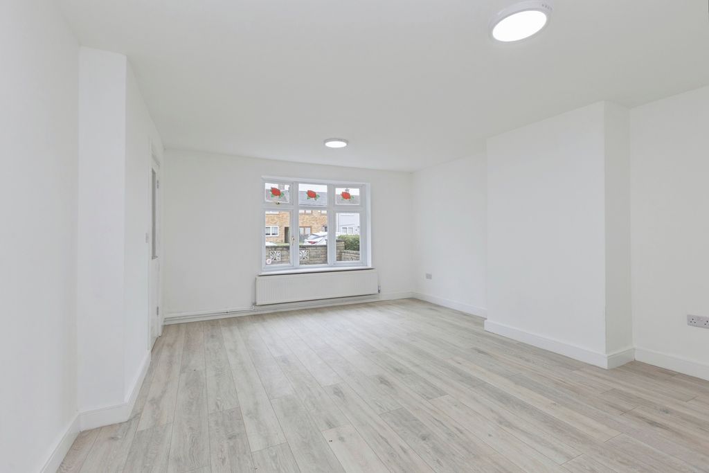 Property photo 2 of 17 Living Room