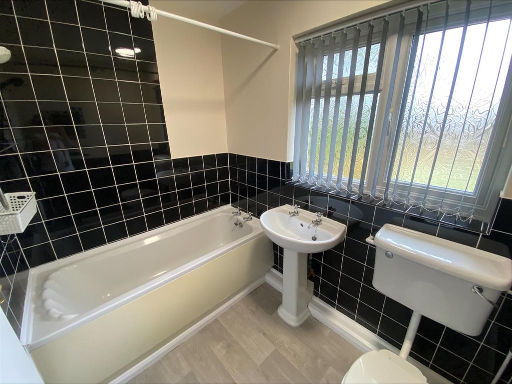 Property photo 2 of 22 Bathroom