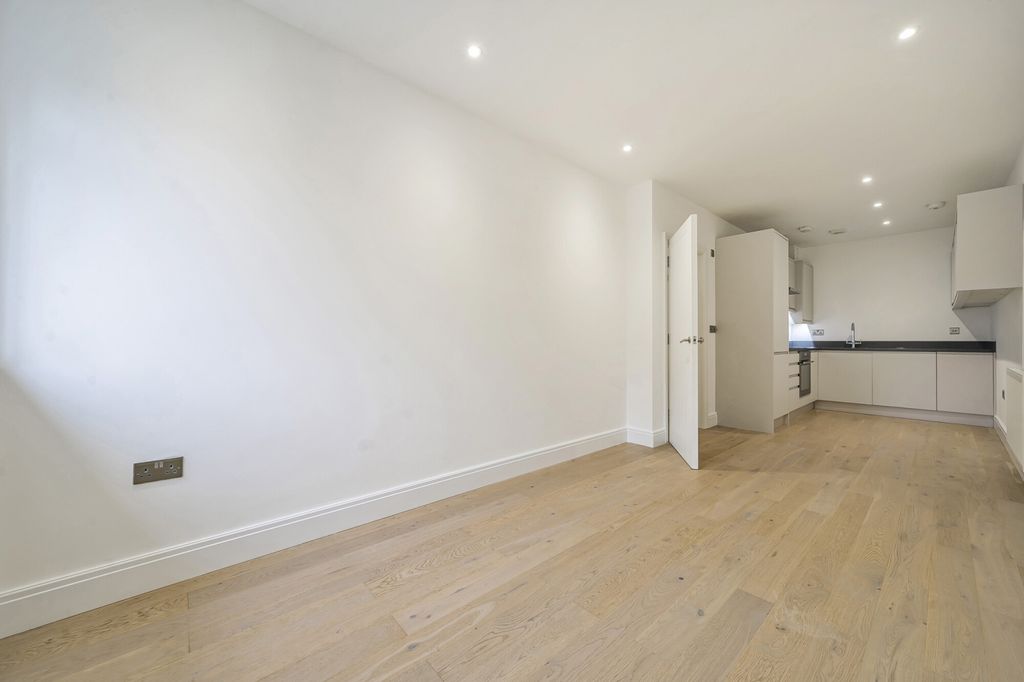 Property photo 3 of 11 Reception