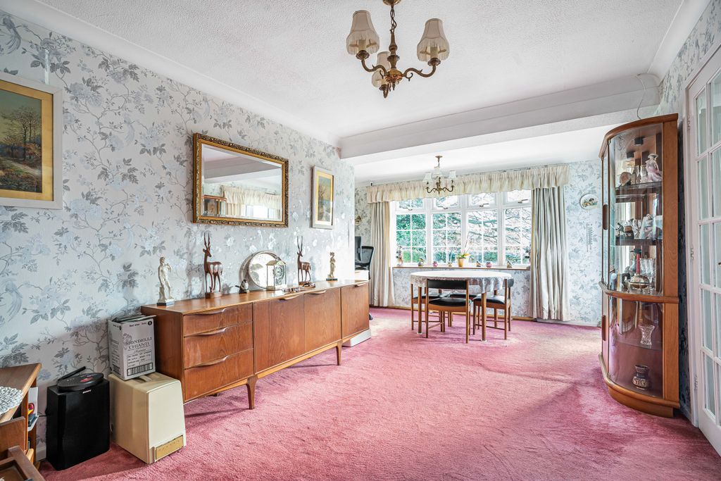 Property photo 3 of 18 Living Room