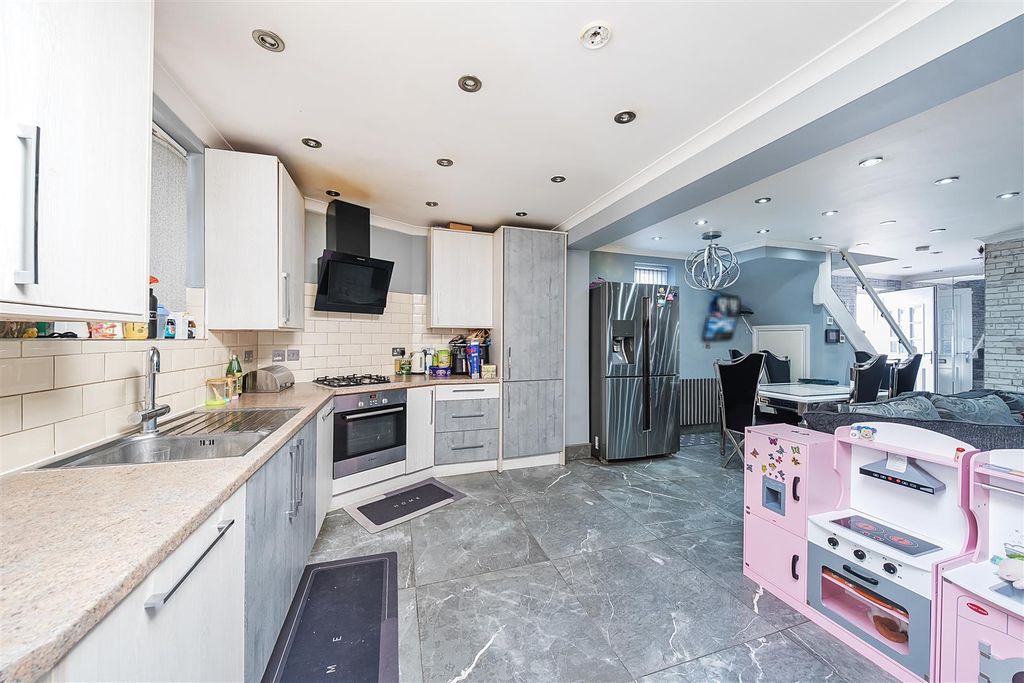 Property photo 2 of 13 Kitchen Lounge.Jpg