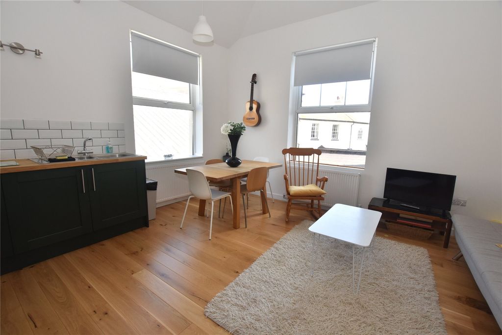 Property photo 2 of 21 Picture No. 01