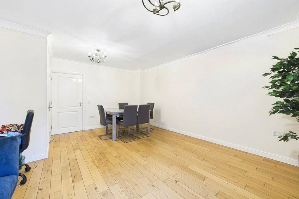 Property photo 3 of 11 Picture No. 18