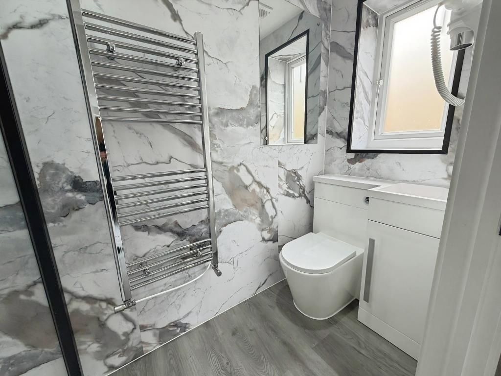 Property photo 2 of 9 Bathroom