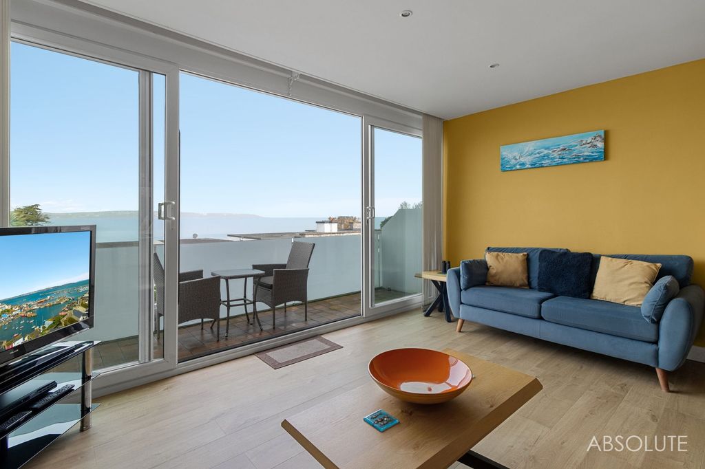 Property photo 3 of 31