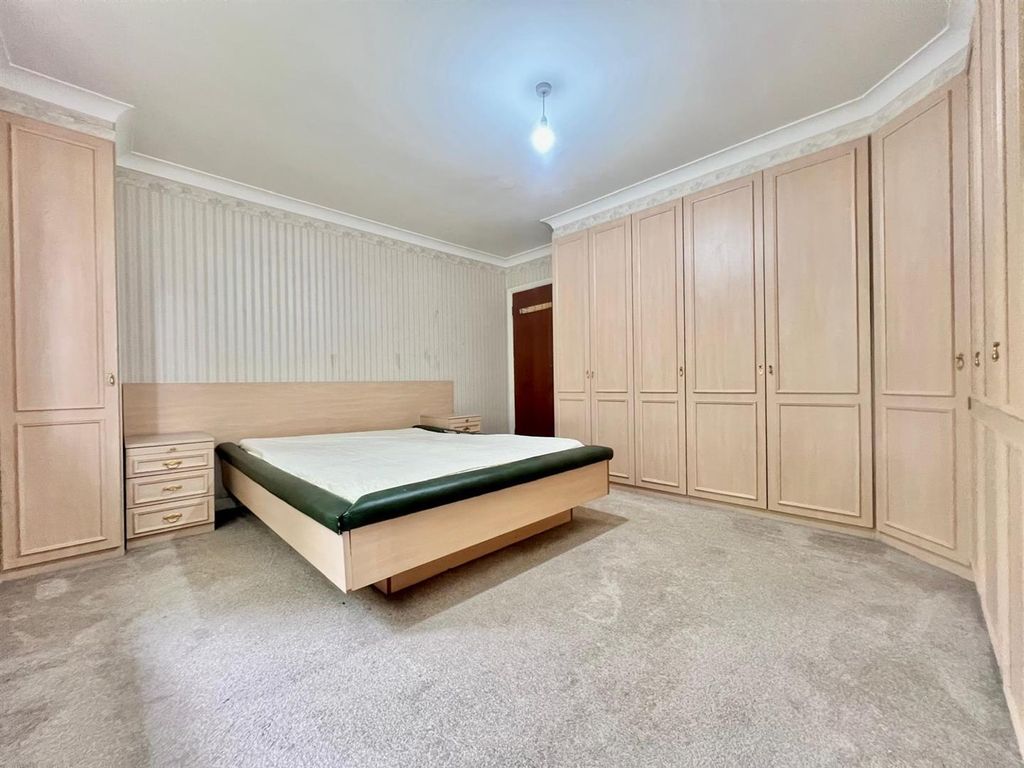 Property photo 3 of 14 Master Bedoom