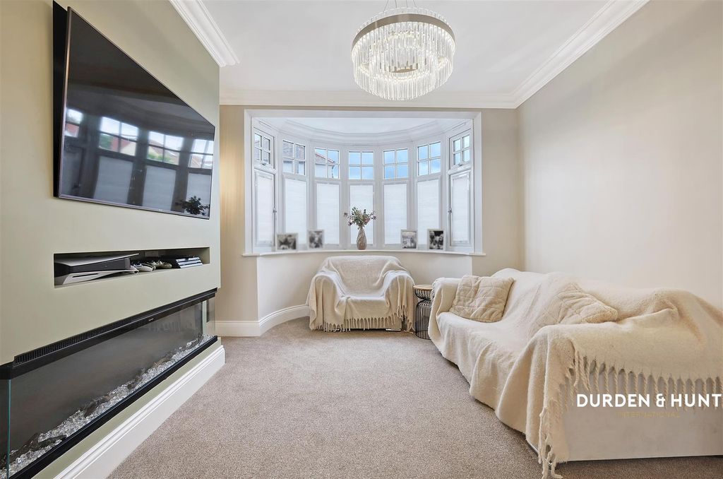Property photo 2 of 22 Coteford Close