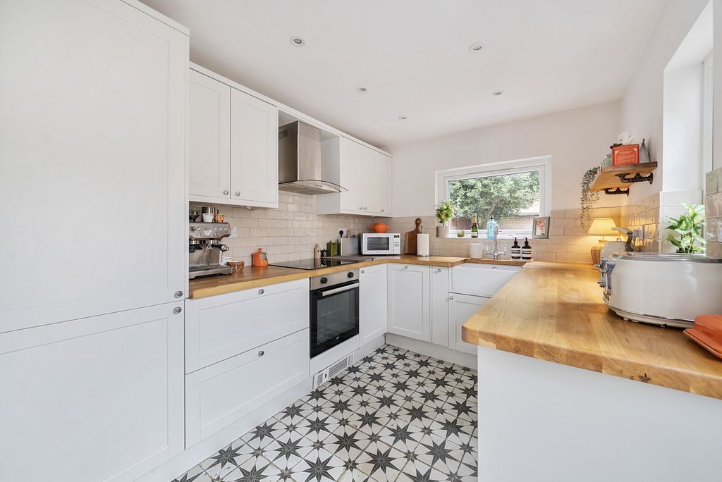 Property photo 3 of 10 1334326-10-6890E5...