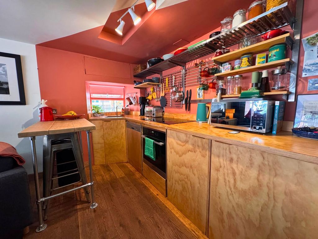 Property photo 3 of 21 Kitchen / Lounge