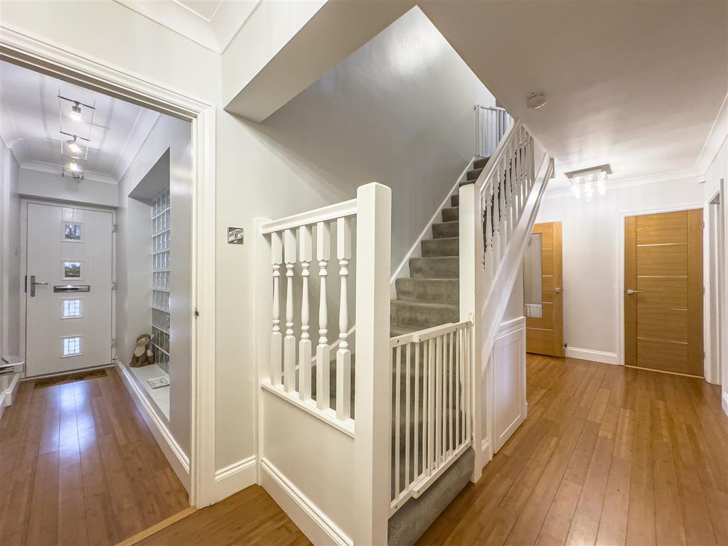 Property photo 2 of 35