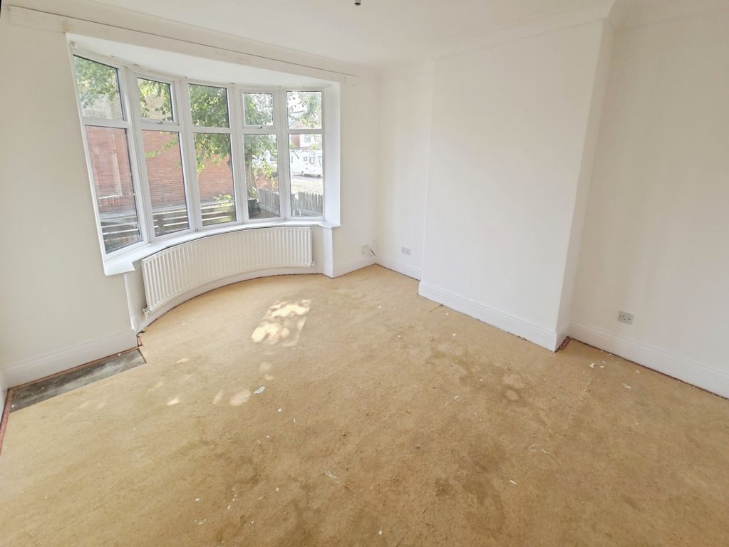 Property photo 2 of 16 Pbox-Living_Room-330400.Jpg