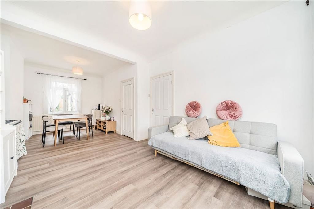 Property photo 3 of 7