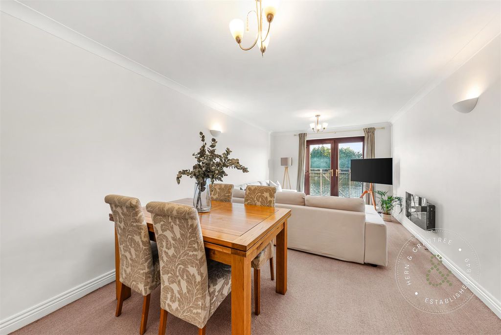 Property photo 3 of 28 York-Court-16.Jpg
