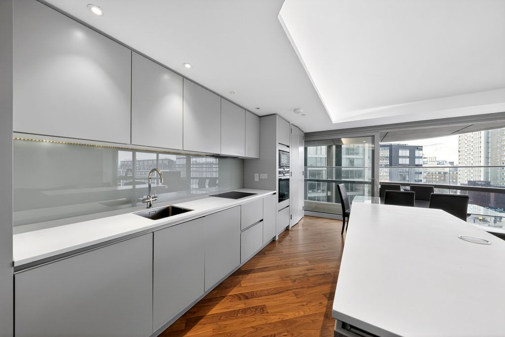 Property photo 2 of 36 Reception/Kitchen