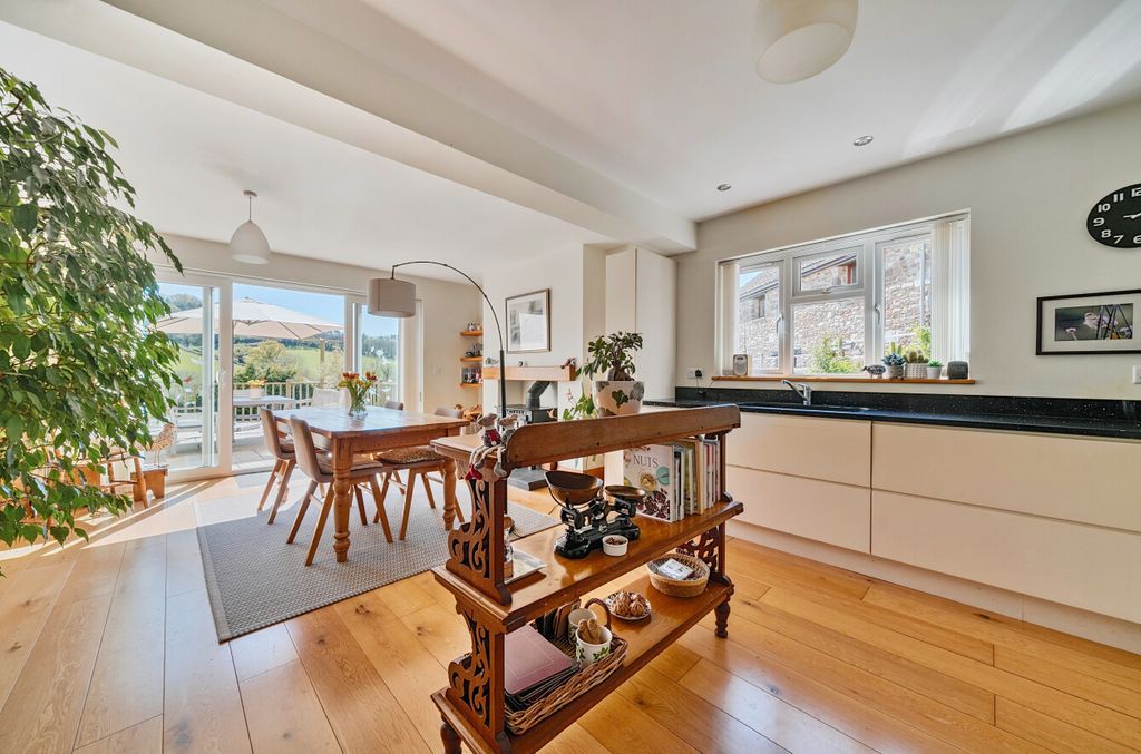 Property photo 2 of 26 Kitchen/Diner