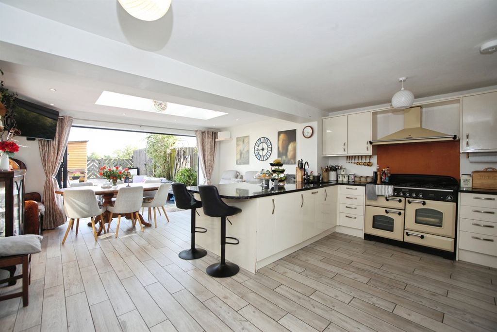 Property photo 3 of 29