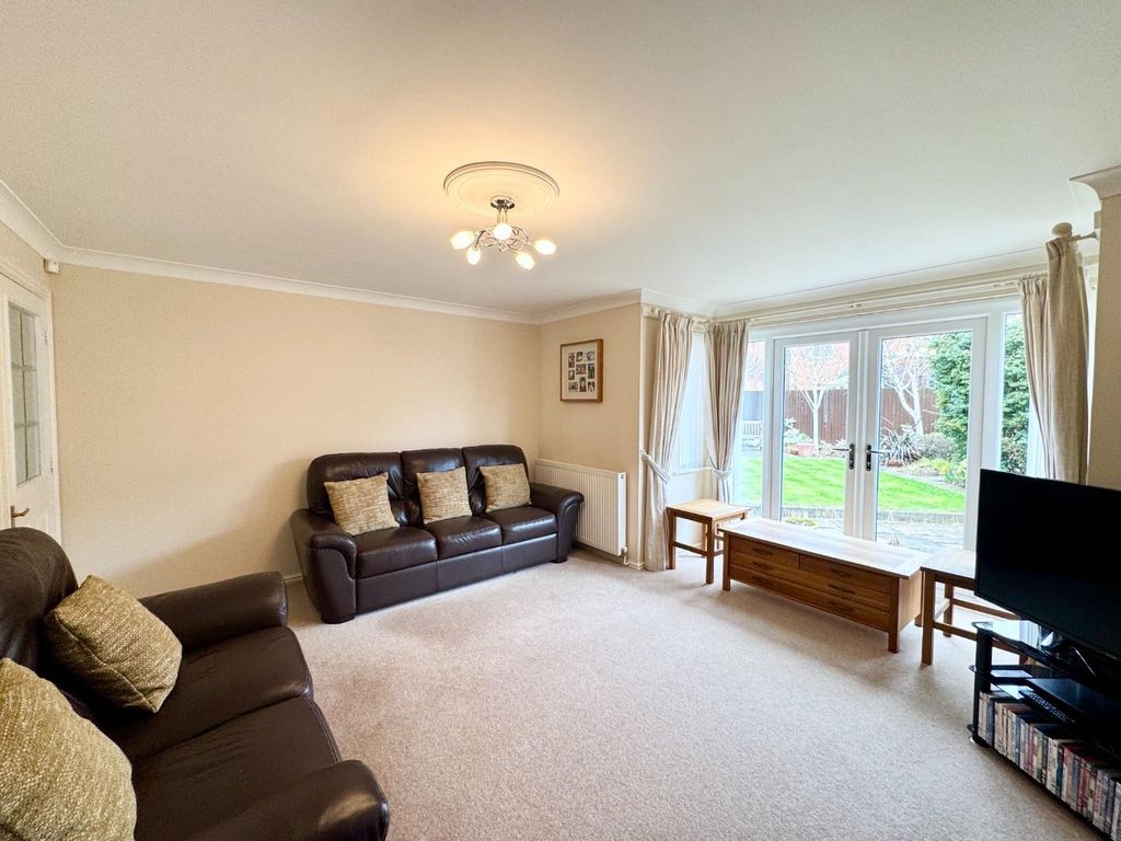 Property photo 2 of 24 Lounge