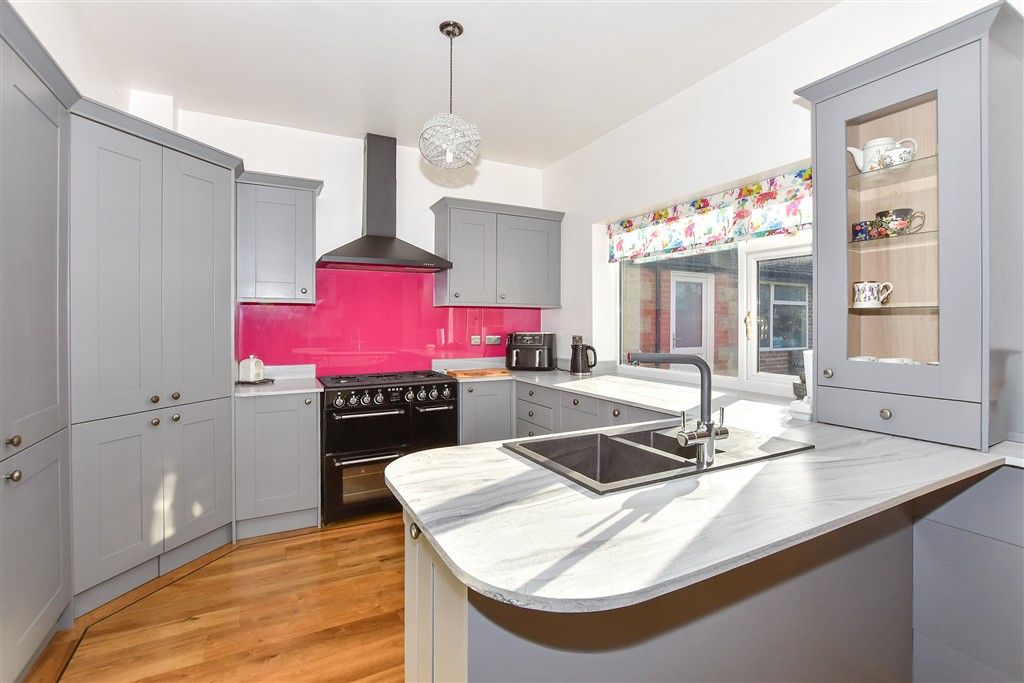 Property photo 3 of 12 Kitchen